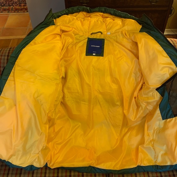 Green Puffer Jacket - Picture 4 of 8